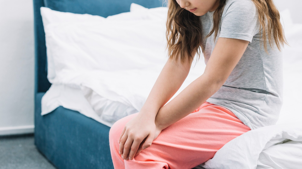 girl suffering from Leg Muscle Cramps during period